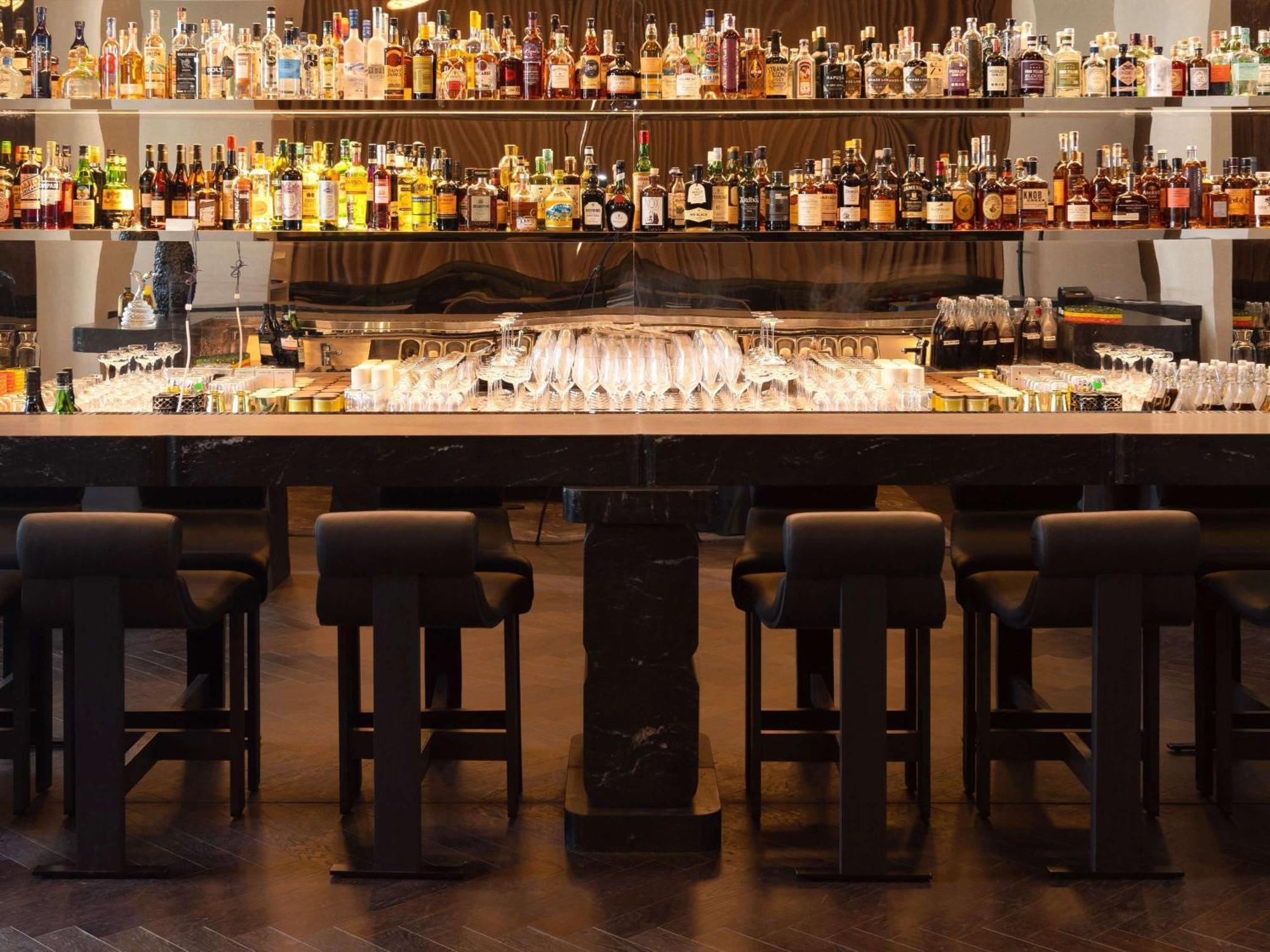 Mondrian Singapore Duxton Exterior photo The bar at the London Edition